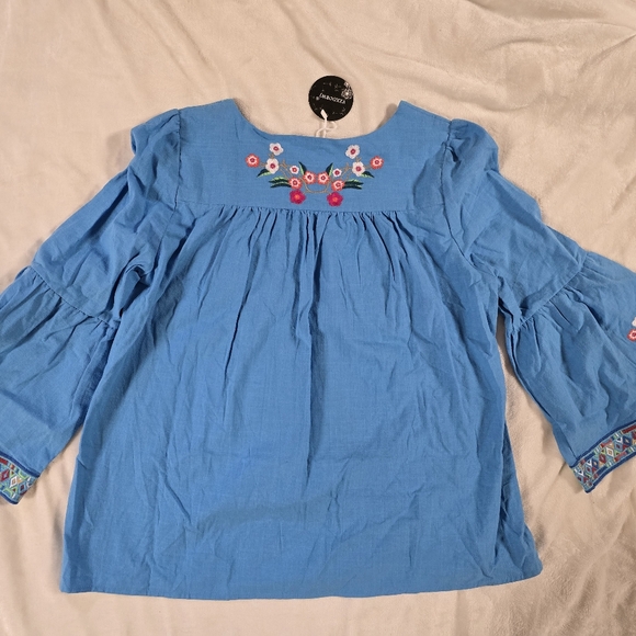 Embroidered women's top, floral top with bell sleeves - Picture 6 of 8